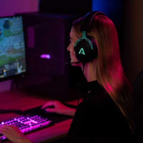 LAMAX Heroes Defender1 Gamer Fejhallgató USB/JACK LED világítással BeatBass