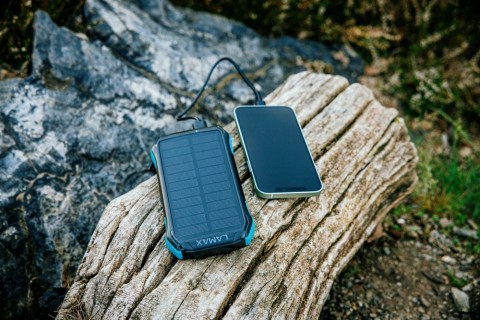 LAMAX Journey 12000mAh külső akkumulátor napelemes töltési lehetőség 20W gyorstöltés lámpa funkció