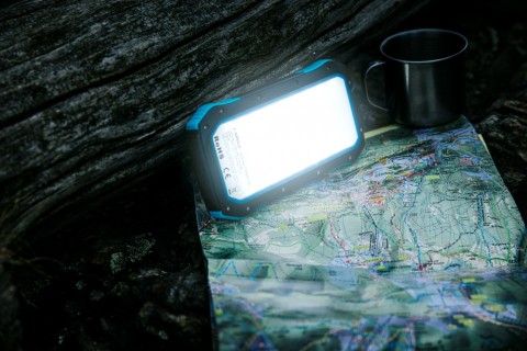 LAMAX Journey 12000mAh külső akkumulátor napelemes töltési lehetőség 20W gyorstöltés lámpa funkció