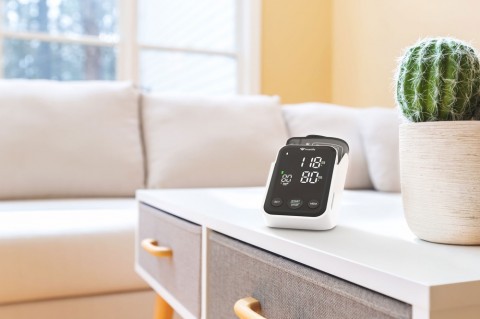 TrueLife Pulse V-Vsion Digitális, felkaros vérnyomásmérő, Asztali tartóval