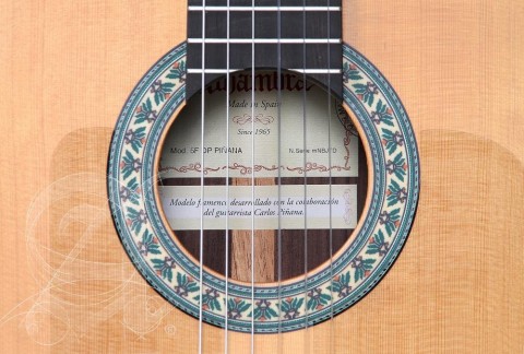 Alhambra Gitár Német lucfenyő indiai rózsafa ébenfa fogólap átlátszó pick guard.