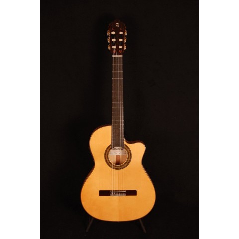 Alhambra Gitár Német lucfenyő tömör ciprusfa ébenfa fogólap. Fishman előerősítő (E2)