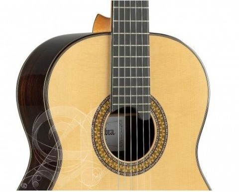 Alhambra Gitár L-11 P A Német lucfenyő indiai rózsafa ébenfa fogólap. Kézimunka. Tokkal.