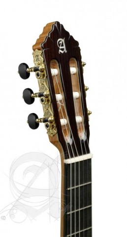 Alhambra Gitár L-11 P A Német lucfenyő indiai rózsafa ébenfa fogólap. Kézimunka. Tokkal.