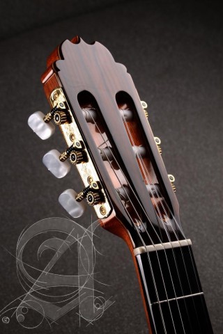 Alhambra Gítár Cédrus Tömör cirikóta (koncert méret) ébenfa fogólap Tokkal