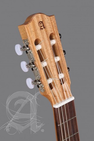 Alhambra Gitár Z-Nature cédrus mahagóni indiai rózsafa fogólap. Szegélyezett.