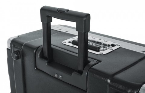 Gator ATA Öntött műanyag keménytok keverőpulthoz kerekekkel felugró rack-résszel 65x55x25 cm