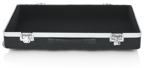 Gator Öntött műanyag keménytok keverőpulthoz vagy eszközökhöz kerekekkel 50x76x15 cm