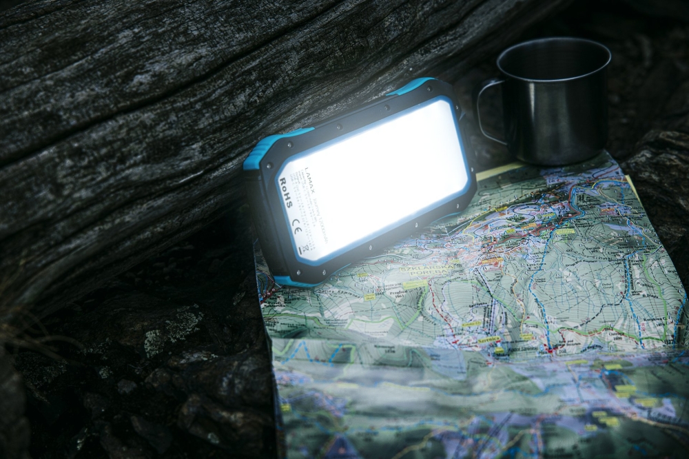 Bevilágítja az erdőt és a várost